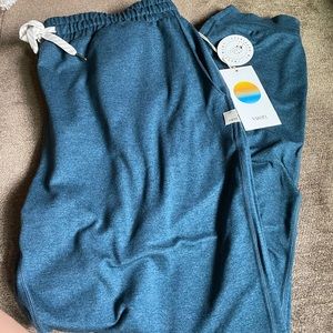Vuori performance joggers